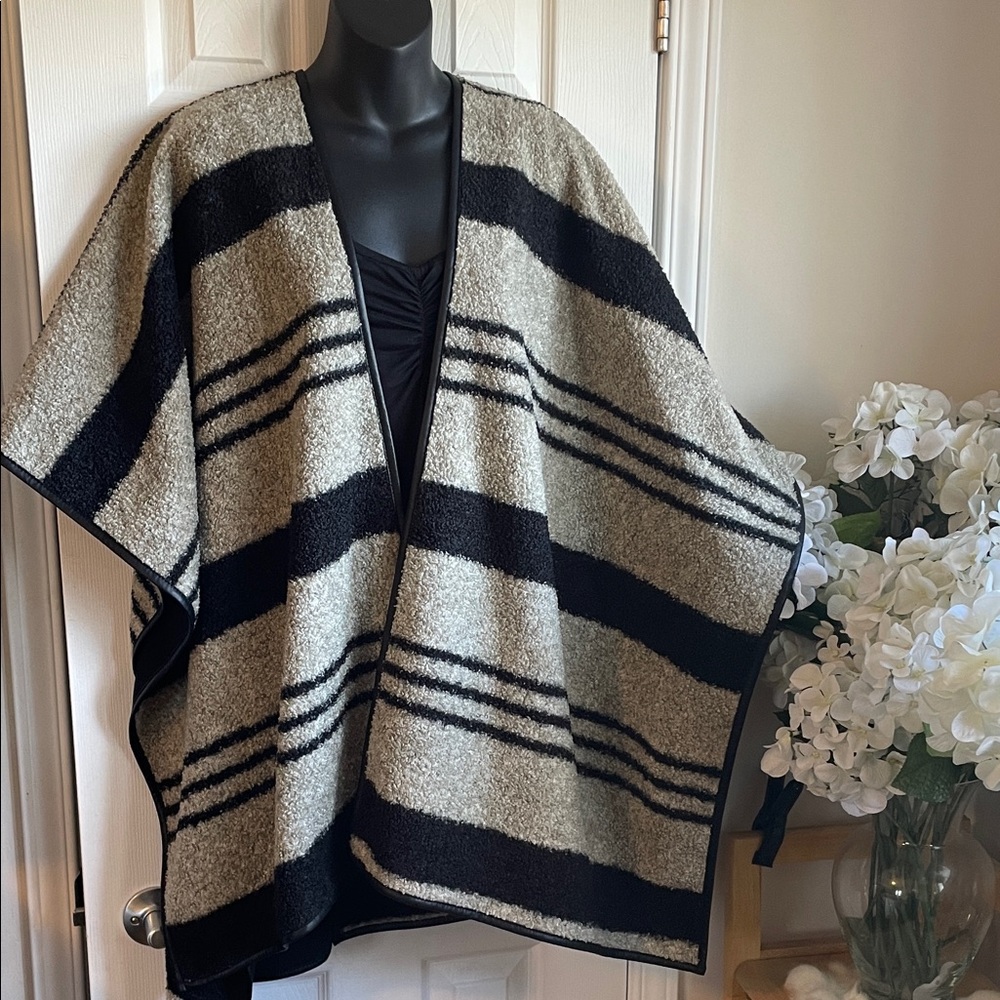 Parasuco Cream & Black Striped Soft & Cozy Boucle Wrap Cape Poncho Sherpa
